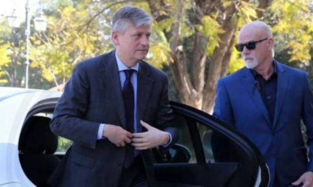 Στην Κύπρο ο Λακρουά, χωριστές συναντήσεις με Χριστοδουλίδη και Τατάρ