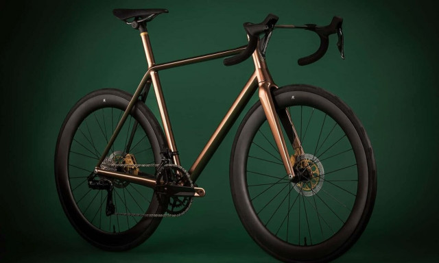 Το Aston Martin .1R είναι ένα hyperbike