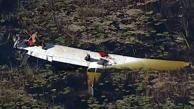 Πιλότος περίμενε 9 ώρες πάνω στο φτερό αεροπλάνου - Γύρω του κολυμπούσαν ανθρωποφάγοι κροκόδειλοι