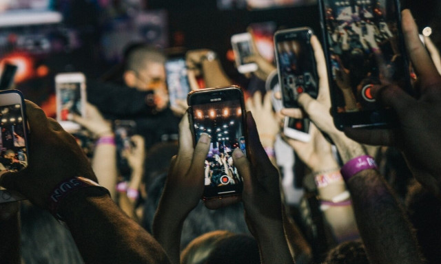 Oι influencers στο στόχαστρο της ΑΑΔΕ – «Ζαλίζουν» τα ποσά που κερδίζουν οι δημιουργοί περιεχομένου