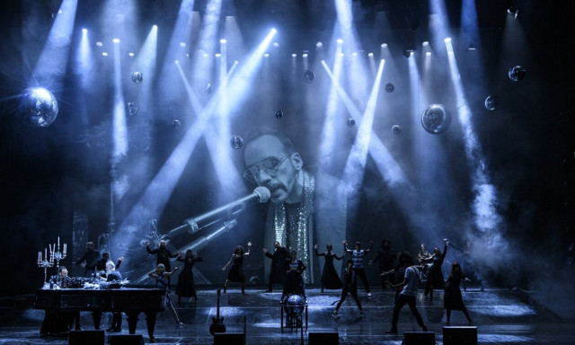 Scrooge & Ghosts and Rock 'n' Roll: Mε τον Πάνο Μουζουράκη στο ρόλο του Σκρουτζ