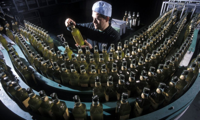 Ελαιόλαδο: Ψάχνουν λάδι οι έμποροι και πληρώνουν όσο όσο - Δίνουν έως 8,25 ευρώ για περσινό