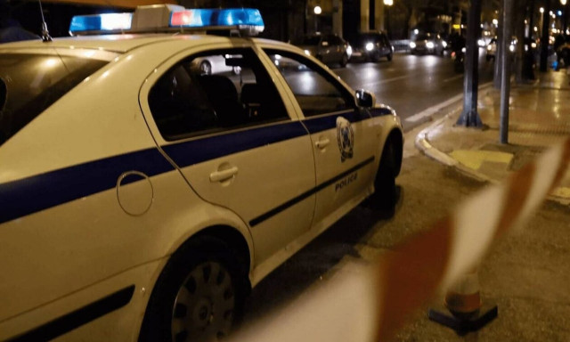 Ένοπλη ληστεία στην Κηφισιά: Μαχαίρωσαν εργαζόμενο μπροστά σε πελάτες