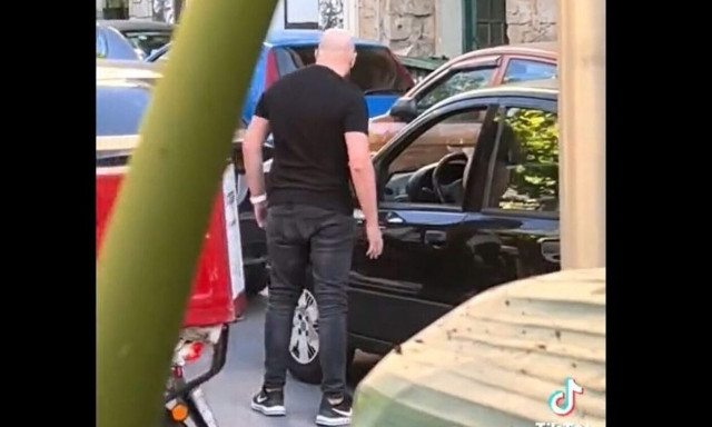 Γουδί: Σοκάρει η επίθεση άνδρα σε γυναίκα οδηγό στη μέση του δρόμου - «Δεν την χτύπησα», λέει