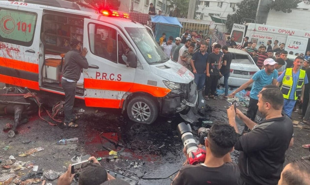 Ισραηλινός βομβαρδισμός σε κομβόι ασθενοφόρων έξω από το νοσοκομείο Αλ Σίφα της Γάζας