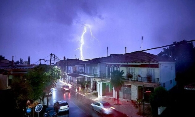 Νέο έκτακτο δελτίο επιδείνωσης του καιρού - Καταιγίδες, χαλάζι και κεραυνοί θα «χτυπήσουν» τη χώρα