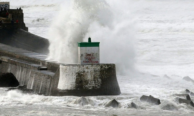 Καιρός - Meteo: Με χαλάζι μεγάλου μεγέθους και κύματα έως 4 μέτρα στο Αιγαίο το Σάββατο