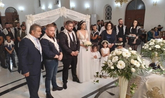 Kρήτη: Γάμος με 22 κουμπάρους