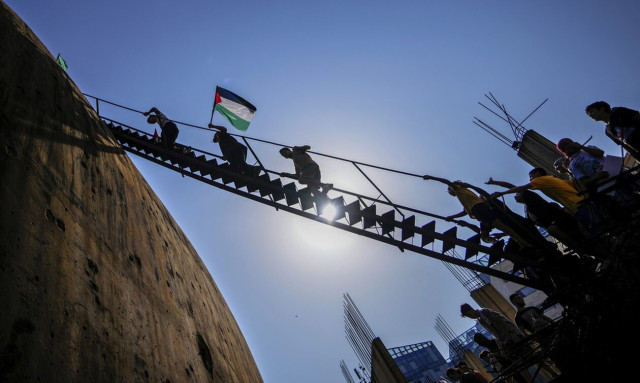 Το Ισραήλ στέλνει όλους τους Παλαιστίνιους εργαζομένους πίσω στη Λωρίδα της Γάζας