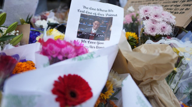 Μάθιου Πέρι: Κηδεύτηκε στο Λος Άντζελες - Τον συνόδευσαν οι συμπρωταγωνιστές του στα «Φιλαράκια»