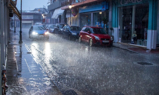 Κακοκαιρία: Ισχυρές βροχές και καταιγίδες στη δυτική Ελλάδα - Δείτε LIVE την πορεία των φαινομένων