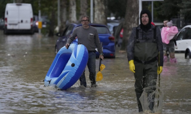 Κακοκαιρία Ciaran: Φονικό πέρασμα από την Ιταλία - 7 νεκροί και 2 αγνοούμενοι