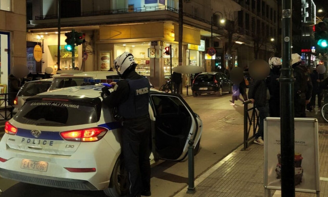 Λάρισα: «Μαχαίρωσε» στο πρόσωπο 25χρονο μετά από καυγά