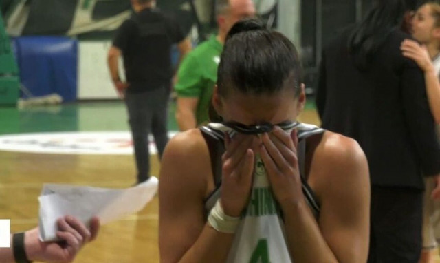 Παναθηναϊκός - Ολυμπιακός: Συγκινητικές στιγμές στο «Π. Γιαννακόπουλος» - Λύγισε η Σταμολάμπρου