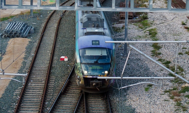 Κακοκαιρία: Ακινητοποιήθηκε αμαξοστοιχία Intercity μεταξύ Αφιδνών και Αγίου Στεφάνου