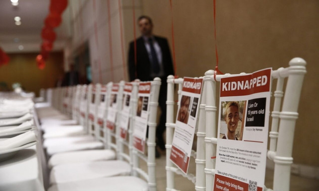 Σοκαριστικές μαρτυρίες συγγενών ομήρων της Χαμάς στην Αθήνα: «Ζούμε έναν φοβερό εφιάλτη» – Βίντεο