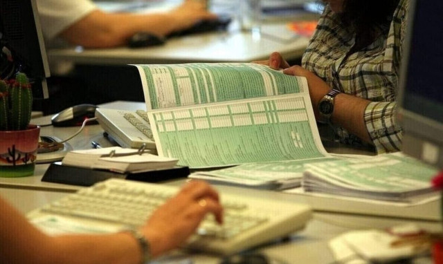 Ελεύθεροι επαγγελματίες: Πόσο φόρο θα πληρώσουν 735.000 φορολογούμενοι - Καθιερώνονται τεκμήρια