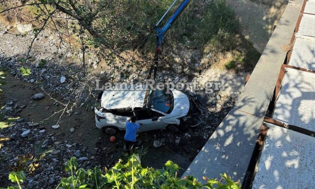 Λαμία: Αυτοκίνητο κατέληξε σε γέφυρα – Αλώβητοι βγήκαν οι δύο επιβάτες
