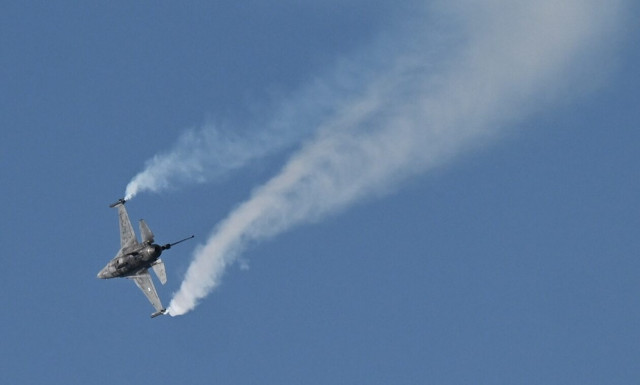 Γιορτάζει η Πολεμική Αεροπορία: Εντυπωσιακές επιδείξεις από τα αεροσκάφη στον Φλοίσβο