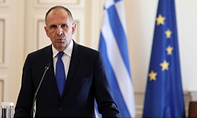 Γεραπετρίτης: «Εξετάζουμε τρόπους για την απευθείας μεταφορά ανθρωπιστικής βοήθειας διά θαλάσσης»