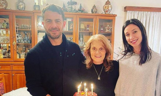 Γιώργος Αγγελόπουλος: Στο μνημόσυνο της μητέρας του με τη Δήμητρα Βαμβακούση