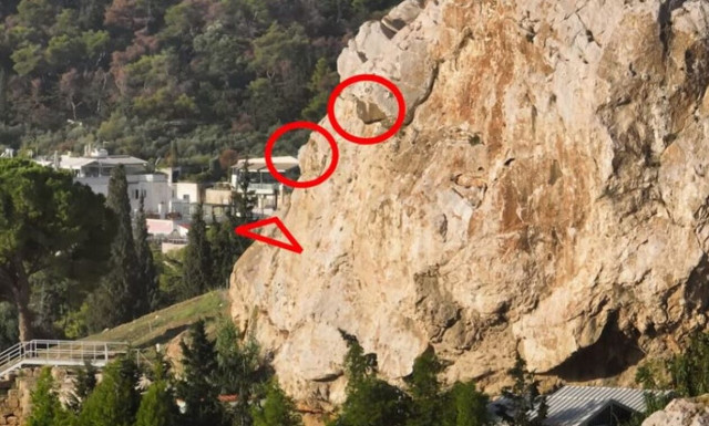 Η άγνωστη βραχογραφία της Ακρόπολης – Η αντρική φιγούρα που φαίνεται με γυμνό μάτι