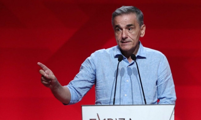 Τσακαλώτος: «Εξαιρετικά δύσκολη η υπερηφάνεια στον ΣΥΡΙΖΑ»