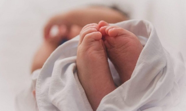 Βόλος: «Ραγίζει» καρδιές ο πατέρας του νεκρού βρέφους - «Καταστράφηκε η ζωή μας»