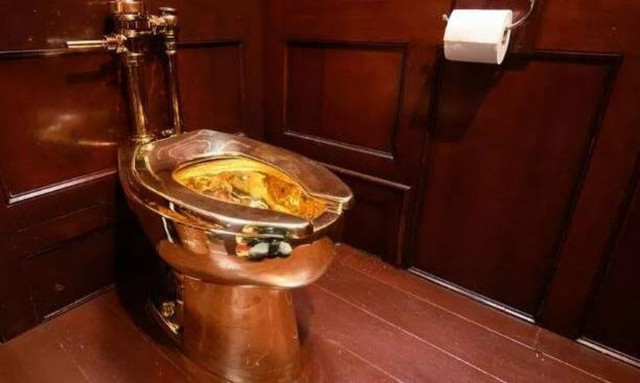 Βρετανία: Έκλεψαν ολόχρυση λεκάνη τουαλέτας από το Ανάκτορο Μπλένειμ