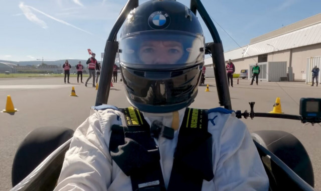 Το πιο γρήγορο ηλεκτρικό στρεβλώνει το χρόνο (video)