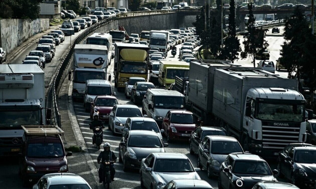 Κίνηση στους δρόμους: Ουρές χιλιομέτρων στον Κηφισό - Πού αλλού εντοπίζονται προβλήματα