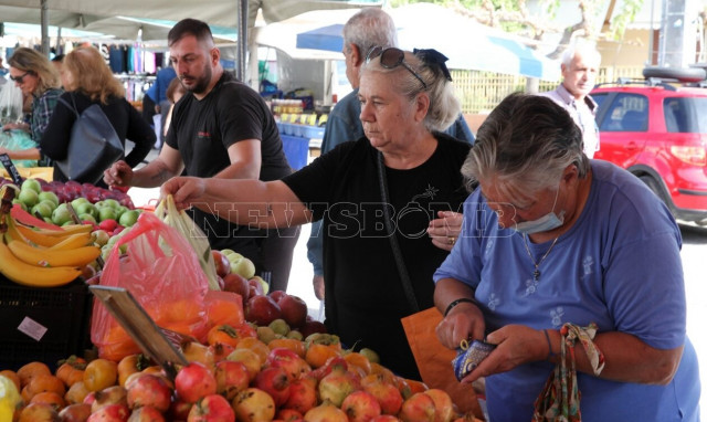 Έρευνα του Newsbomb.gr στις λαϊκές αγορές: Oι τιμές, τα προβλήματα και τα ψώνια των καταναλωτών