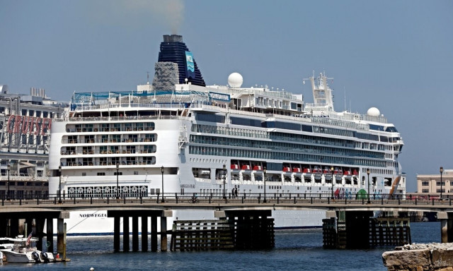 Μεγάλη Βρετανία: Καταιγίδα «χτύπησε» κρουαζιερόπλοιο, περίπου 100 τραυματίες – «Ήταν τρομακτικό»