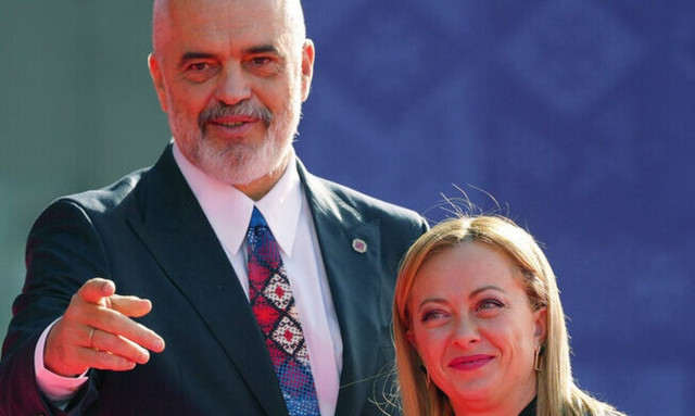 Iταλία: Αντιδράσεις μετά τη συμφωνία Ρώμης-Τιράνων για δύο κέντρα υποδοχής μεταναστών στην Αλβανία