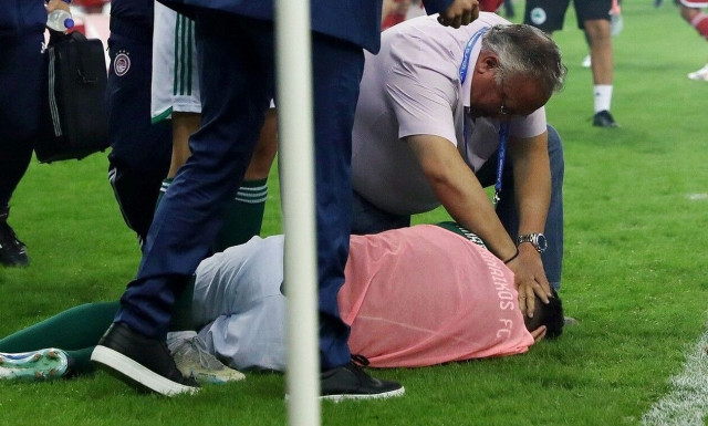 Ολυμπιακός: Κινείται νομικά κατά του οπαδού που πέταξε την κροτίδα στο ντέρμπι με τον Παναθηναϊκό