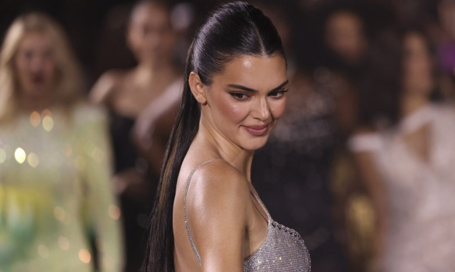 Kendall Jenner: Έδειξε τα οπίσθιά της στο... όνομα της τέχνης