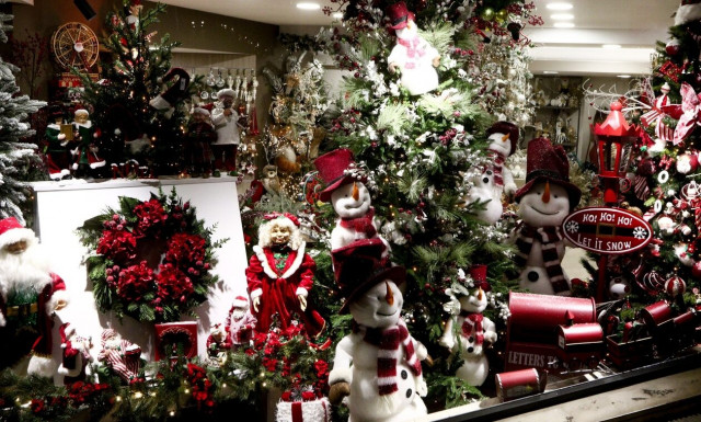 «Έκπληξη» στις τιμές στα Χριστουγεννιάτικα είδη - Πόσο κοστίζουν τα δέντρα φέτος