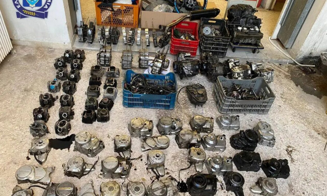 Αγία Βαρβάρα: Εξαρθρώθηκε σπείρα που έκλεβε μοτοσικλέτες - Πουλούσαν τα μέρη τους αποσυναρμολογημένα