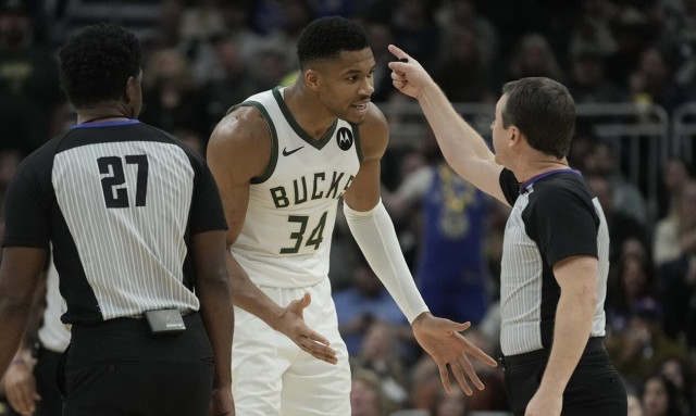 Απίστευτο: Ο Γιάννης Αντετοκούνμπο αποβλήθηκε από αγώνα επειδή… κοίταξε έντονα αντίπαλο! (video)