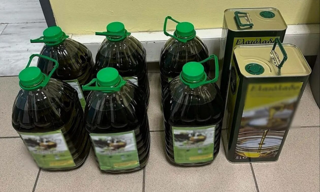 Θεσσαλονίκη: Χειροπέδες σε ανδρόγυνο που πουλούσε αμφιβόλου ποιότητας λάδι