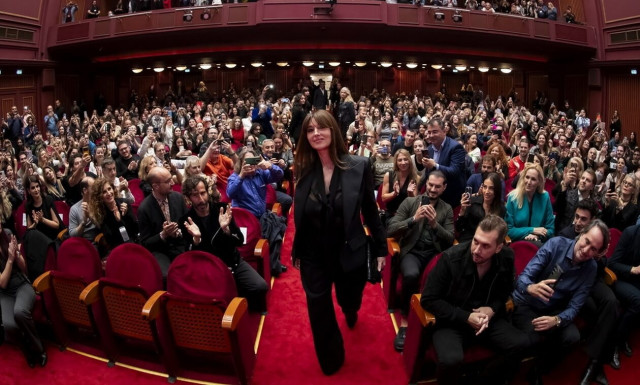 Μόνικα Μπελούτσι: Αποθέωση για την Ιταλίδα σταρ - «Η Ελλάδα είναι βαθιά στην καρδιά μου»