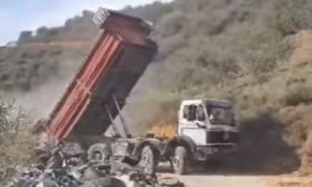 Εξοργιστικές εικόνες στα Χανιά: Η στιγμή που ξεφορτώνουν παράνομα μπάζα στο περιβάλλον – Βίντεο