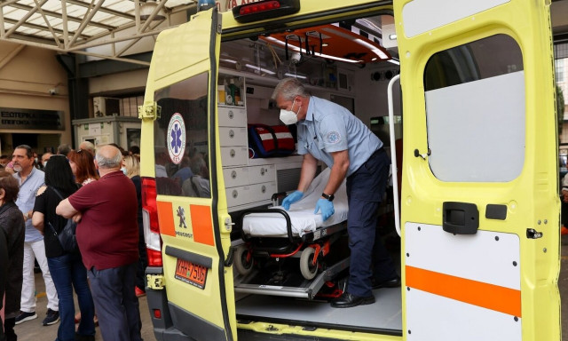 Χρυσοχοΐδης: Προτεραιότητα η ανασύνταξη του ΕΚΑΒ - Έξι νέες βάσεις αεροδιακομιδών