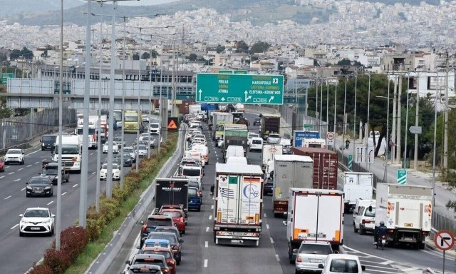 Κίνηση στους δρόμους: Καθυστερήσεις και στα δύο ρεύματα του Κηφισού