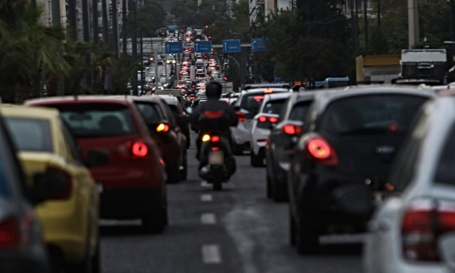 Κίνηση τώρα: Κλείνει σταδιακά το κέντρο της Αθήνας – Πού υπάρχει μποτιλιάρισμα