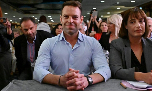 Στέφανος Κασσελάκης: Η πολιτική ανωριμότητα και η σκηνοθετημένη επιθετικότητα