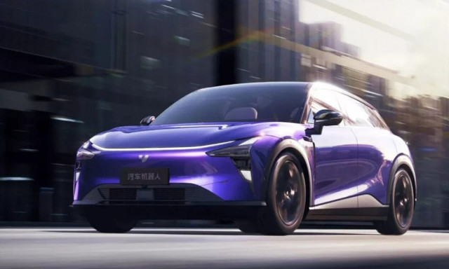 Το Geely Jiyue 01 πετά το γάντι στο Tesla Model Y