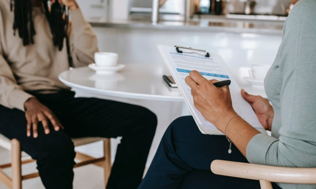 Ghosting στον εργασιακό χώρο: Γιατί εργοδότες και εργαζόμενοι «εξαφανίζονται»