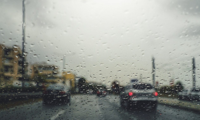 Κίνηση τώρα: Στο κόκκινο ο Κηφισός λόγω της ισχυρής βροχόπτωσης - Δείτε χάρτη