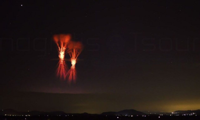 Σάκης Αρναούτογλου: Τι είναι τα «κόκκινα ξωτικά» που εμφανίστηκαν στον ουρανό του Αιγαίου